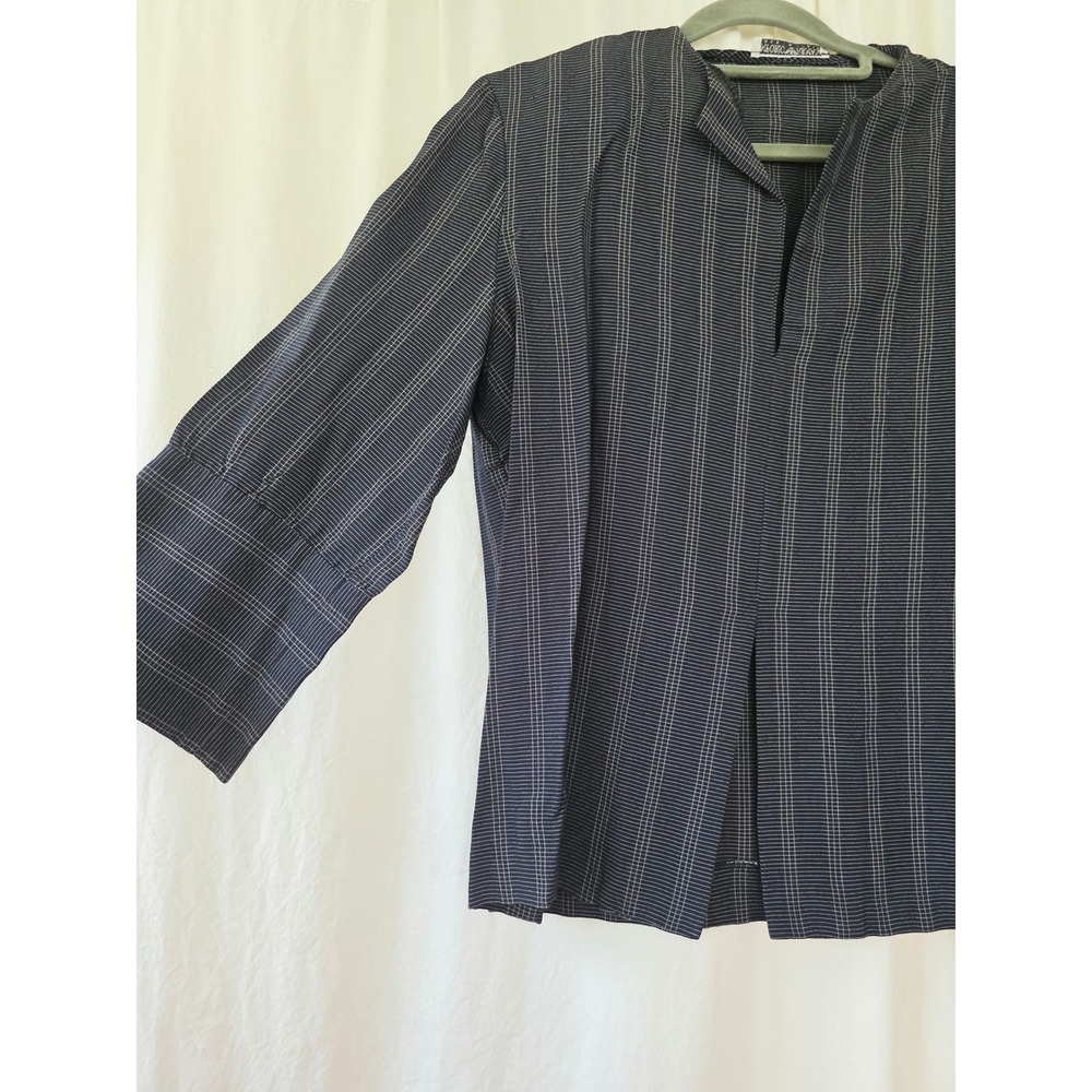 Emporio Armani Vintage Navy Pinstripe Split Front Blouse Made in Italy Top 40 - Picture 6 of 8